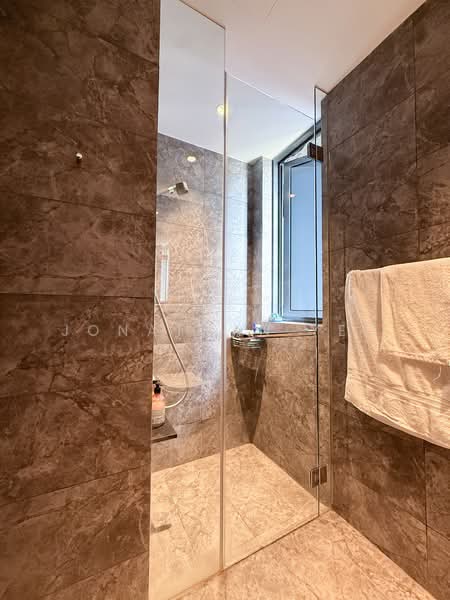 Hyll on Holland, 89 Holland Road, 2 Bedrooms, 657 sqft, Condominium For Sale, by Jonathan Yeo, 500127344 - Common Shower - PropertyGuru.com.sg