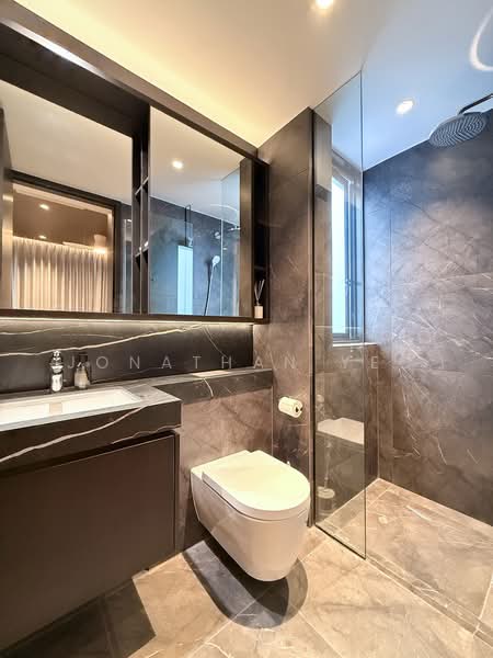Hyll on Holland, 89 Holland Road, 2 Bedrooms, 657 sqft, Condominium For Sale, by Jonathan Yeo, 500127344 - Master Bathroom - PropertyGuru.com.sg