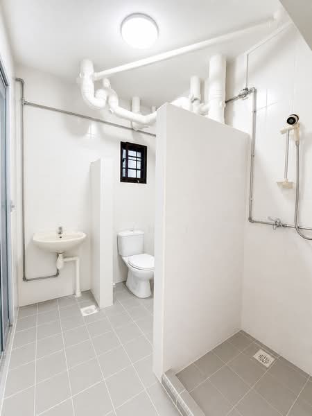 633 Choa Chu Kang North 6, 633 Choa Chu Kang North 6, 4 Bedrooms, 1,367 sqft, HDB Flat For Sale, by Alvin Tyh, 500127350 - Bathroom - PropertyGuru.com.sg