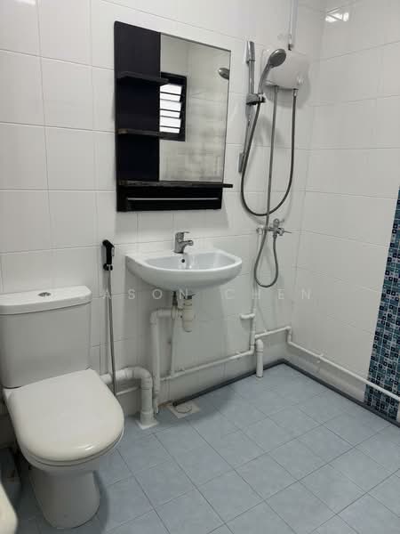 270 Yishun Street 22, 270 Yishun Street 22, 2 Bedrooms, 796 sqft, HDB Flat For Rent, by Jason Chen, 500127358 - Bathroom - PropertyGuru.com.sg