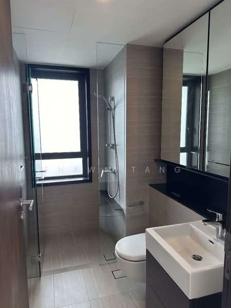 Principal Garden, 95 Prince Charles Crescent, 4 Bedrooms, 1,571 sqft, Condominium For Rent, by Shawn Tang, 500127361 - Bathroom - PropertyGuru.com.sg