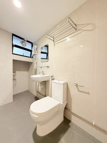 Pine Grove, 1B Pine Grove, Room Rental, 180 sqft, Condominium For Rent, by Kyne Chan, 500127365 - Bathroom - PropertyGuru.com.sg