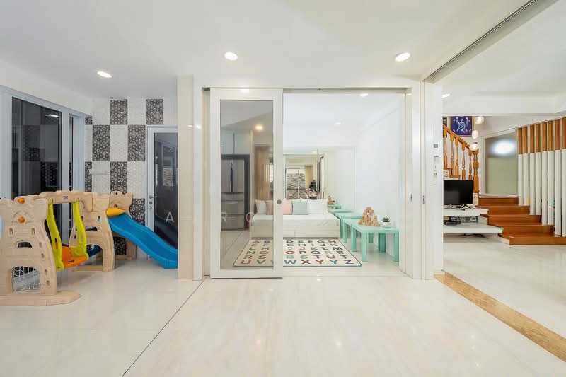 C.H.E.A.P 3 Storey Corner Terrace for Sale D26, Springside, 4 Bedrooms, 3,300 sqft, Corner Terrace For Sale, by Aaron Yeo, 500127370 - Level 1 Family Room / Bedroom  - PropertyGuru.com.sg