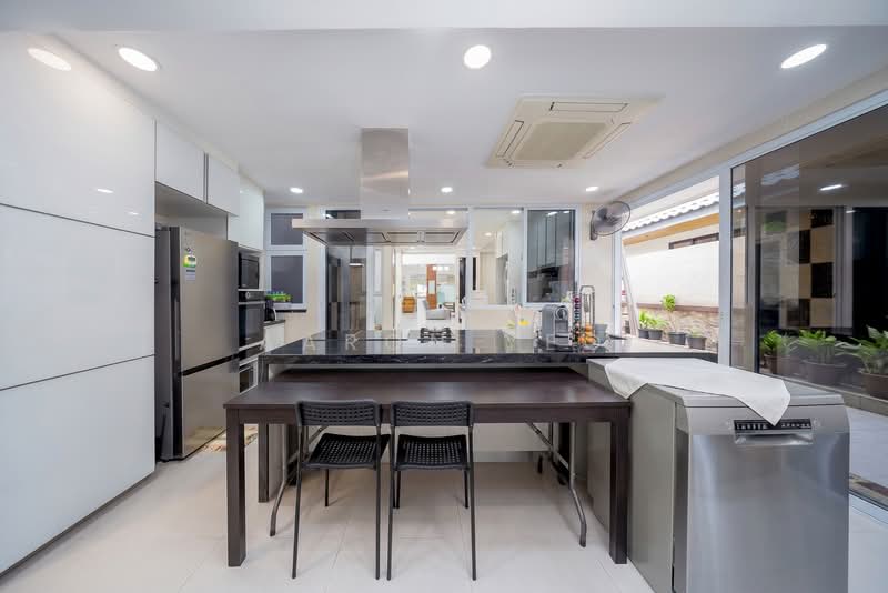 C.H.E.A.P 3 Storey Corner Terrace for Sale D26, Springside, 4 Bedrooms, 3,300 sqft, Corner Terrace For Sale, by Aaron Yeo, 500127370 - Kitchen - PropertyGuru.com.sg