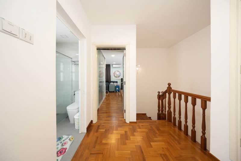 C.H.E.A.P 3 Storey Corner Terrace for Sale D26, Springside, 4 Bedrooms, 3,300 sqft, Corner Terrace For Sale, by Aaron Yeo, 500127370 - Bathroom - PropertyGuru.com.sg