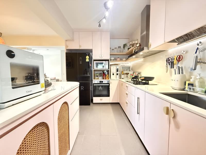 154B Bedok South Road, 154B Bedok South Road, 3 Bedrooms, 1,001 sqft, HDB Flat For Sale, by Andreas Tan, 500127371 - Kitchen - PropertyGuru.com.sg