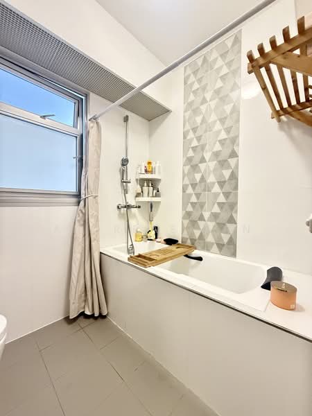 154B Bedok South Road, 154B Bedok South Road, 3 Bedrooms, 1,001 sqft, HDB Flat For Sale, by Andreas Tan, 500127371 - Bathroom - PropertyGuru.com.sg