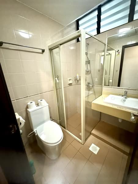 Avon Park, 1 Youngberg Terrace, 3 Bedrooms, 1,270 sqft, Condominium For Sale, by Michelle Ang 洪丽清, 500127377 - Bathroom - PropertyGuru.com.sg