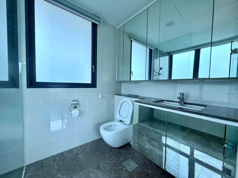 The Gale, 72 Flora Road, 3 Bedrooms, 1,044 sqft, Condominium For Sale, by Lee Poh Lin Grace, 500127395 - Bathroom - PropertyGuru.com.sg