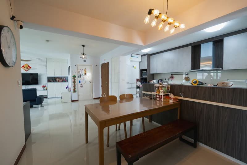 601D Tampines Avenue 9, 601D Tampines Avenue 9, 3 Bedrooms, 1,206 sqft, HDB Flat For Sale, by Michael Chen, 500127404 - Living Room - PropertyGuru.com.sg