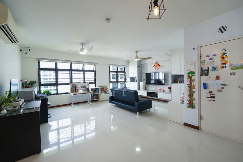 601D Tampines Avenue 9, 601D Tampines Avenue 9, 3 Bedrooms, 1,206 sqft, HDB Flat For Sale, by Michael Chen, 500127404 - Living Room - PropertyGuru.com.sg