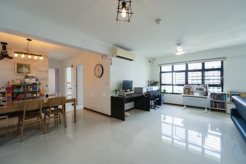 601D Tampines Avenue 9, 601D Tampines Avenue 9, 3 Bedrooms, 1,206 sqft, HDB Flat For Sale, by Michael Chen, 500127404 - Living Room - PropertyGuru.com.sg
