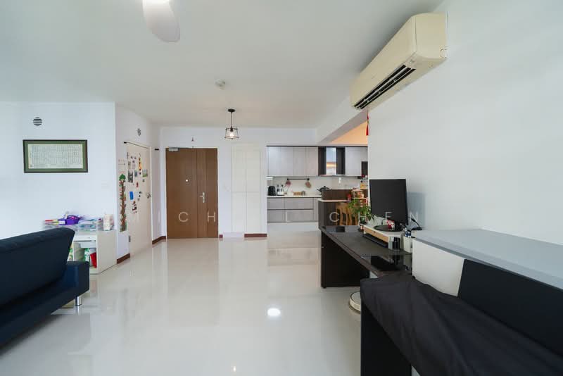 601D Tampines Avenue 9, 601D Tampines Avenue 9, 3 Bedrooms, 1,206 sqft, HDB Flat For Sale, by Michael Chen, 500127404 - Living Room - PropertyGuru.com.sg