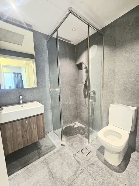 Hijauan, 63 Cavenagh Road, 2 Bedrooms, 732 sqft, Apartment For Rent, by Jeremy Li, 500127406 - Bathroom - PropertyGuru.com.sg