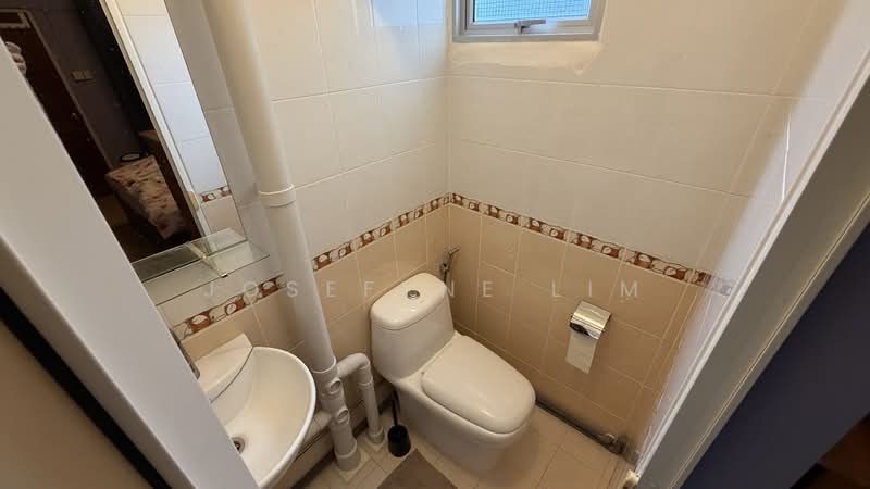 213 Ang Mo Kio Avenue 3, 213 Ang Mo Kio Avenue 3, 3 Bedrooms, 882 sqft, HDB Flat For Sale, by Josefyne Lim, 500127409 - Bathroom - PropertyGuru.com.sg