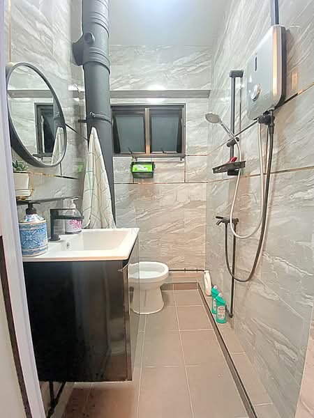 426 Pasir Ris Drive 6, 426 Pasir Ris Drive 6, 3 Bedrooms, 904 sqft, HDB Flat For Sale, by Eugene Chen, 500127457 - Bathroom - PropertyGuru.com.sg