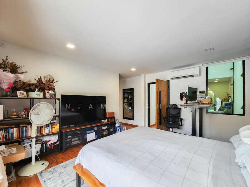 Stunning 5 Bedroom Renovated Terrace | Move-in | 999-yr | Near Kovan MRT, Jalan Arif, 5 Bedrooms, 3,500 sqft, Terraced House For Sale, by Benjamin Chong, 500127469 - Bedroom - PropertyGuru.com.sg