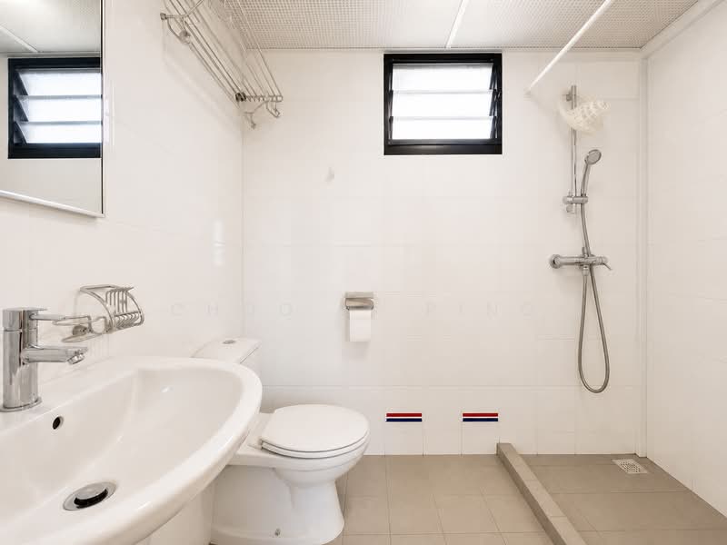 550A Segar Road, 550A Segar Road, 2 Bedrooms, 990 sqft, HDB Flat For Sale, by Choo Li Ping, 500127478 - Master Bathroom - PropertyGuru.com.sg