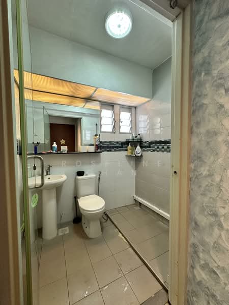 207C Punggol Place, 207C Punggol Place, 3 Bedrooms, 990 sqft, HDB Flat For Sale, by Roseline Chan, 500127502 - Bathroom - PropertyGuru.com.sg