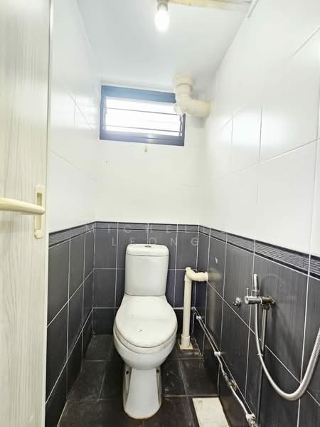 43 Telok Blangah Rise, 43 Telok Blangah Rise, 2 Bedrooms, 635 sqft, HDB Flat For Sale, by Michelle Leong, 500127503 - Bathroom - PropertyGuru.com.sg