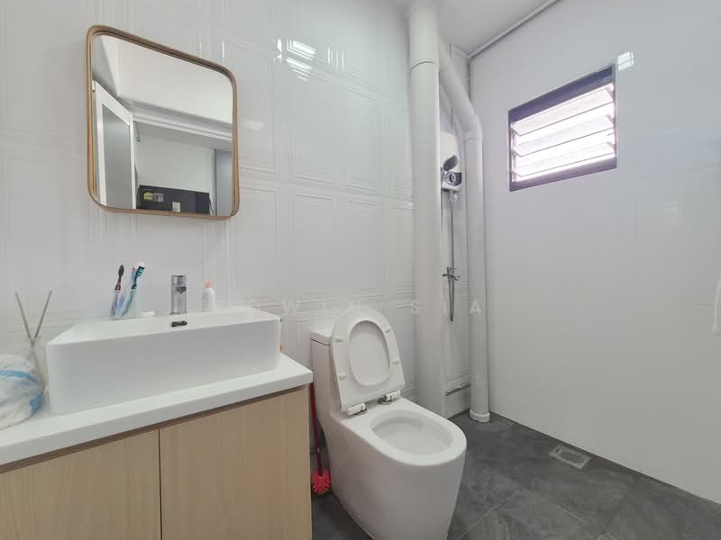 979B Buangkok Crescent, 979B Buangkok Crescent, 3 Bedrooms, 1,184 sqft, HDB Flat For Sale, by Edwin Sia, 500127508 - Bathroom - PropertyGuru.com.sg