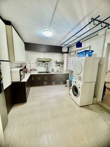 553 Pasir Ris Street 51, 553 Pasir Ris Street 51, 3 Bedrooms, 1,324 sqft, HDB Flat For Sale, by Jerry Low 劉權義, 500127523 - Kitchen - PropertyGuru.com.sg