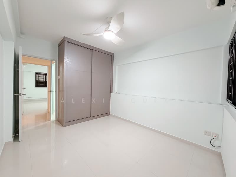 60 Telok Blangah Heights, 60 Telok Blangah Heights, 2 Bedrooms, 721 sqft, HDB Flat For Sale, by Alexis Quek, 500127524 - Master Bedroom - PropertyGuru.com.sg