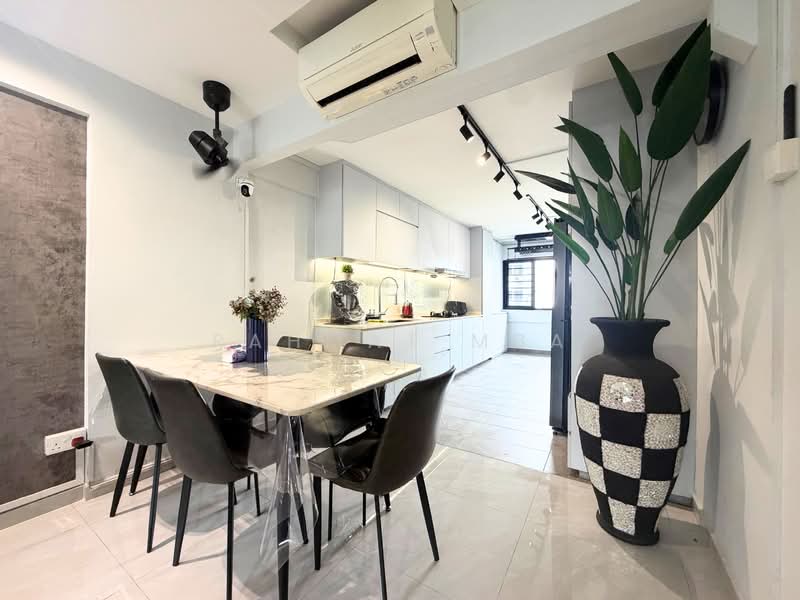 819 Tampines Street 81, 819 Tampines Street 81, 2 Bedrooms, 732 sqft, HDB Flat For Sale, by Rahmat MBA, 500127554 - Dining - PropertyGuru.com.sg