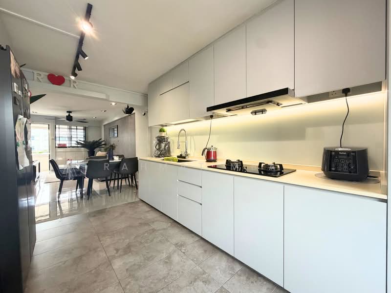 819 Tampines Street 81, 819 Tampines Street 81, 2 Bedrooms, 732 sqft, HDB Flat For Sale, by Rahmat MBA, 500127554 - Kitchen - PropertyGuru.com.sg