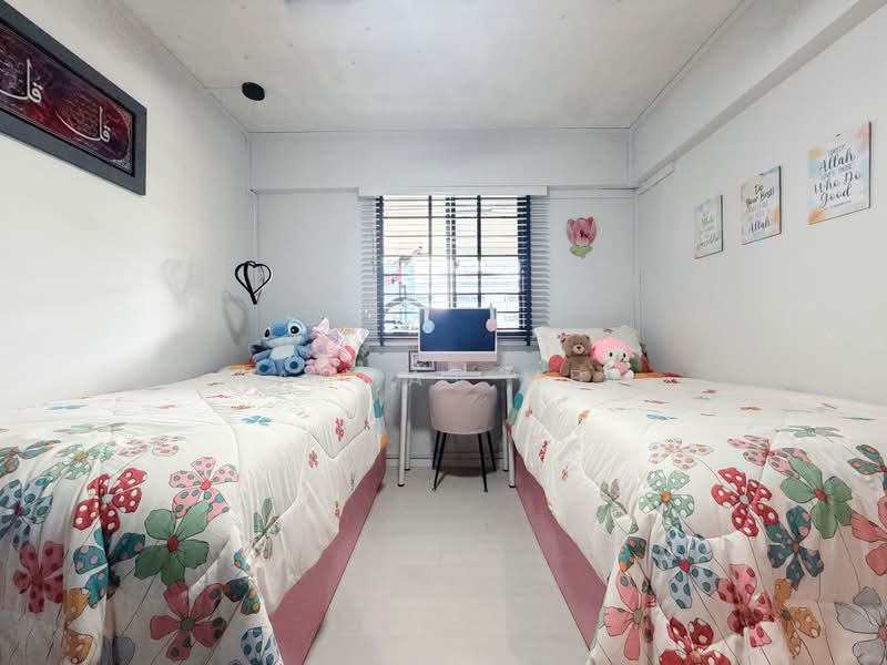 819 Tampines Street 81, 819 Tampines Street 81, 2 Bedrooms, 732 sqft, HDB Flat For Sale, by Rahmat MBA, 500127554 - Bedroom - PropertyGuru.com.sg