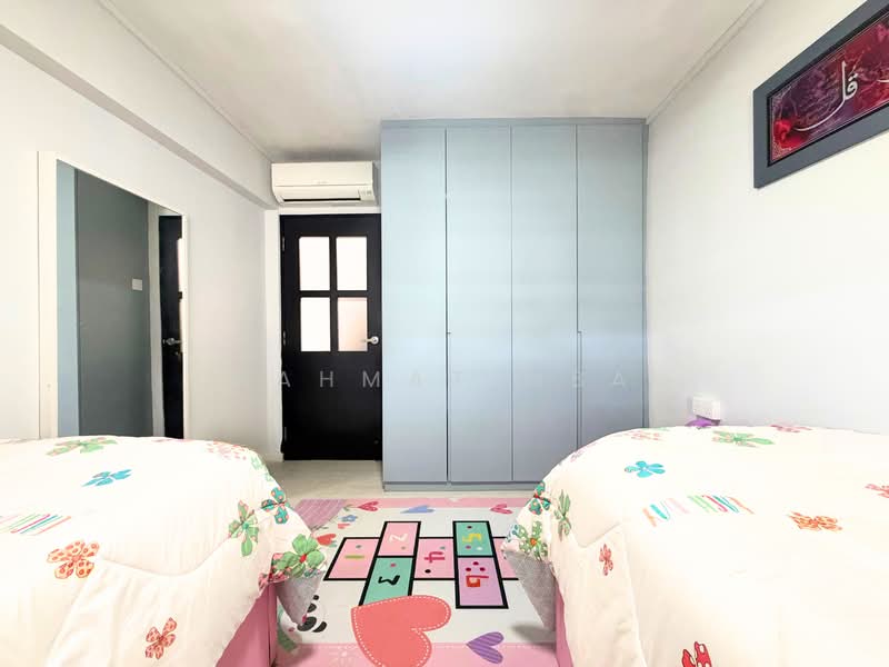 819 Tampines Street 81, 819 Tampines Street 81, 2 Bedrooms, 732 sqft, HDB Flat For Sale, by Rahmat MBA, 500127554 - Bedroom - PropertyGuru.com.sg