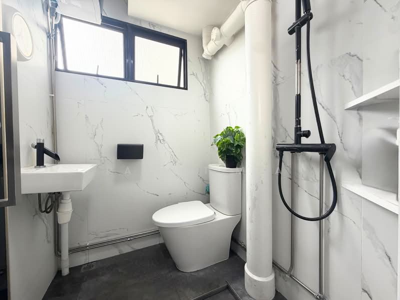819 Tampines Street 81, 819 Tampines Street 81, 2 Bedrooms, 732 sqft, HDB Flat For Sale, by Rahmat MBA, 500127554 - Bathroom - PropertyGuru.com.sg