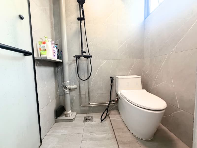 819 Tampines Street 81, 819 Tampines Street 81, 2 Bedrooms, 732 sqft, HDB Flat For Sale, by Rahmat MBA, 500127554 - Bathroom - PropertyGuru.com.sg