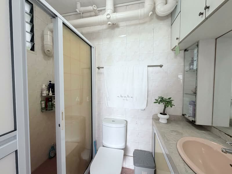 779 Woodlands Crescent, 779 Woodlands Crescent, 4 Bedrooms, 1,302 sqft, HDB Flat For Sale, by Aela Lim, 500127561 - Bathroom - PropertyGuru.com.sg