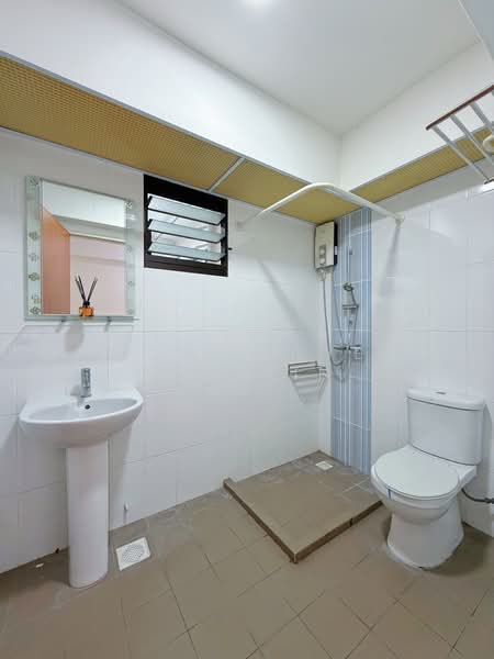 278B Compassvale Bow, 278B Compassvale Bow, 4 Bedrooms, 1,216 sqft, HDB Flat For Sale, by Joyce Lye Hui Xin, 500127570 - Bathroom - PropertyGuru.com.sg