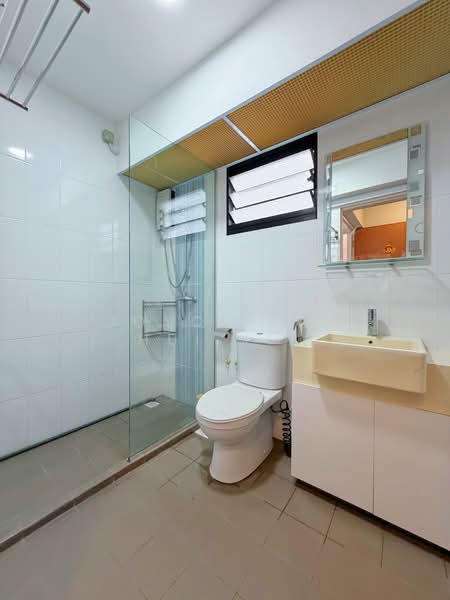 278B Compassvale Bow, 278B Compassvale Bow, 4 Bedrooms, 1,216 sqft, HDB Flat For Sale, by Joyce Lye Hui Xin, 500127570 - Bathroom - PropertyGuru.com.sg