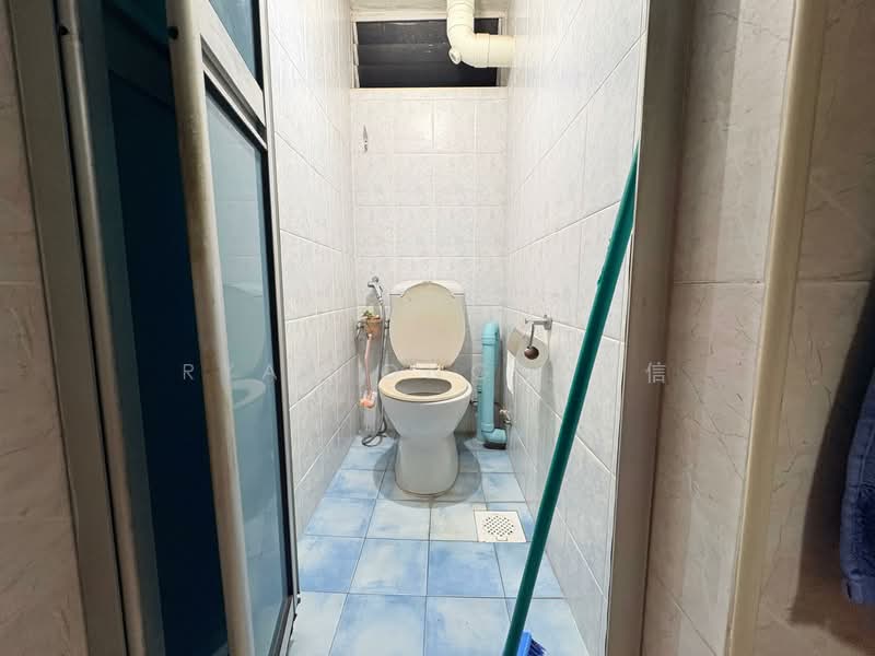 17 Marine Terrace, 17 Marine Terrace, 3 Bedrooms, 883 sqft, HDB Flat For Sale, by Ryan Ong 王伟信, 500127586 - Bathroom - PropertyGuru.com.sg