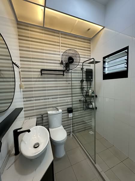 415D Northshore Drive, 415D Northshore Drive, 3 Bedrooms, 1,011 sqft, HDB Flat For Sale, by Andrew Nair, 500127594 - Bathroom - PropertyGuru.com.sg