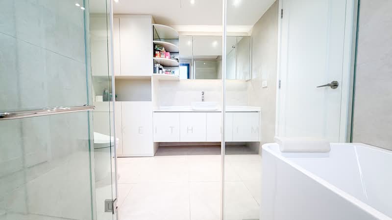 Lakeville, 5 Jurong Lake Link, 5 Bedrooms, 2,278 sqft, Condominium For Sale, by Keith Lim, 500127602 - Master Bathroom - PropertyGuru.com.sg