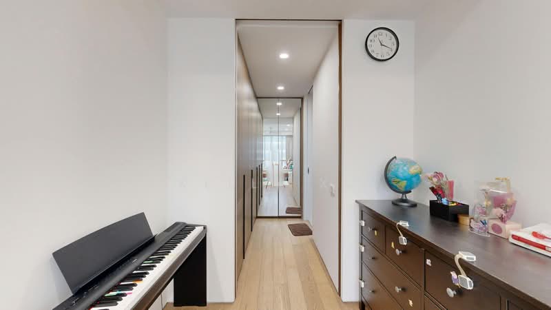 Echelon, 9 Alexandra View, 4 Bedrooms, 1,572 sqft, Condominium For Sale, by Kelly Xu, 500127603 - Walk-in wardrobe - PropertyGuru.com.sg