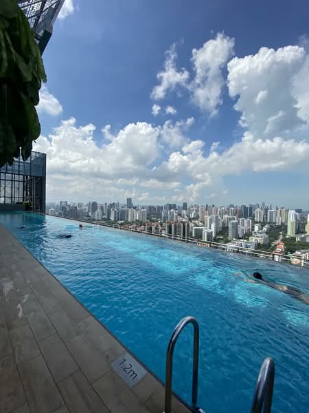 Alex Residences, 28 Alexandra View, 3 Bedrooms, 904 sqft, Apartment For Rent, by Hong Li, 500127621 - Pool - PropertyGuru.com.sg