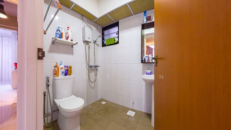 122A Punggol Edge, 122A Edgedale Plains, 3 Bedrooms, 1,001 sqft, HDB Flat For Sale, by Anwar Chan, 500127652 - Bathroom - PropertyGuru.com.sg