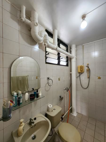 266 Toh Guan Road, 266 Toh Guan Road, 3 Bedrooms, 1,087 sqft, HDB Flat For Sale, by Steven Ling, 500127665 - Bathroom - PropertyGuru.com.sg