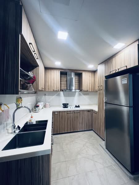 Yishun Sapphire, 40 Canberra Drive, 4 Bedrooms, 1,356 sqft, Condominium For Sale, by Ngee Siong Lim, 500127679 - Kitchen - PropertyGuru.com.sg