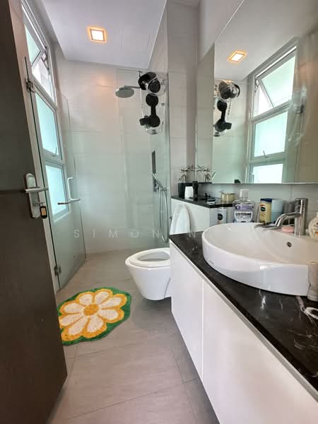 Serangoon Garden Estate, Chartwell Drive, 7 Bedrooms, 5,000 sqft, Semi-Detached House For Rent, by Simon Neo, 500127699 - Bathroom - PropertyGuru.com.sg