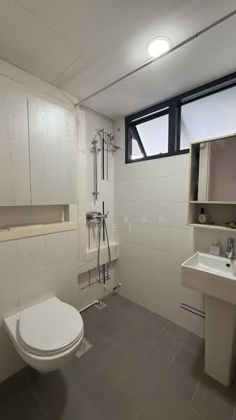 89 Dawson Road, 89 Dawson Road, 3 Bedrooms, 1,044 sqft, HDB Flat For Rent, by Lee Kar Kei, 500127712 - Bathroom - PropertyGuru.com.sg