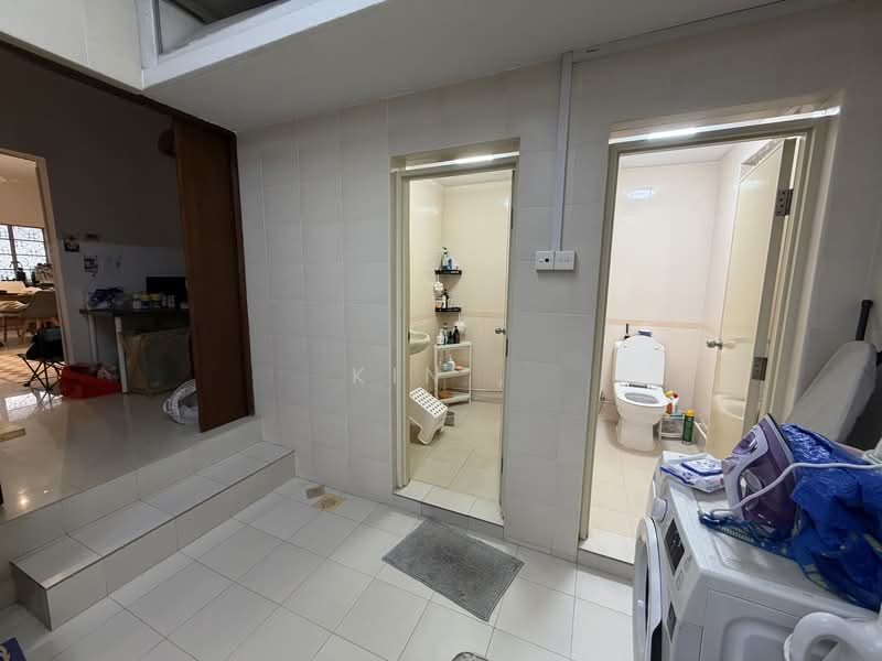 How Sun Park, How Sun Avenue, 2 Bedrooms, 1,000 sqft, Terraced House For Rent, by Kin ,, 500127716 - Bathroom - PropertyGuru.com.sg