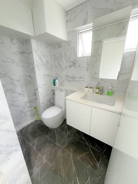 332 Serangoon Avenue 3, 332 Serangoon Avenue 3, Room Rental, 190 sqft, HDB Flat For Rent, by Tina Koh, 500127722 - Bathroom - PropertyGuru.com.sg