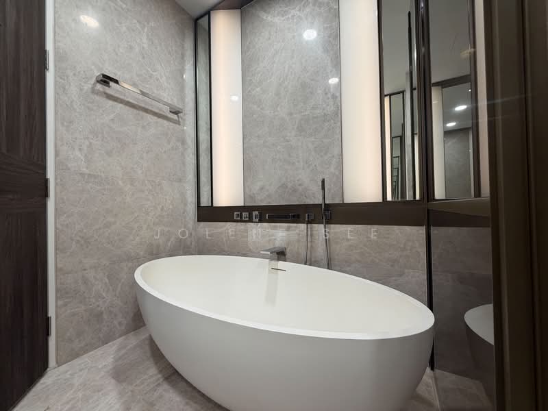 19 Nassim, 19 Nassim Hill, 3 Bedrooms, 1,830 sqft, Condominium For Sale, by Jolene See, 500127742 - Master Bathroom - PropertyGuru.com.sg
