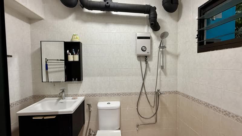 692A Choa Chu Kang Crescent, 692A Choa Chu Kang Crescent, 3 Bedrooms, 969 sqft, HDB Flat For Sale, by Hamzah Salleh, 500127757 - Bathroom - PropertyGuru.com.sg